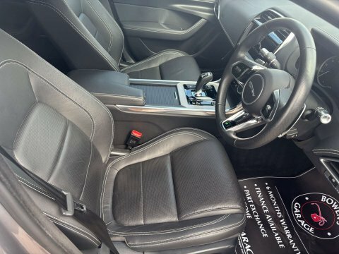 Jaguar XE R-sport Black #30