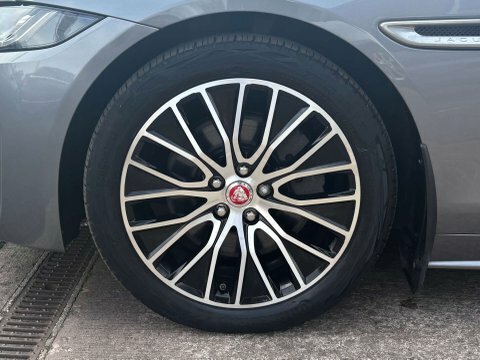 Jaguar XE R-sport Black #22