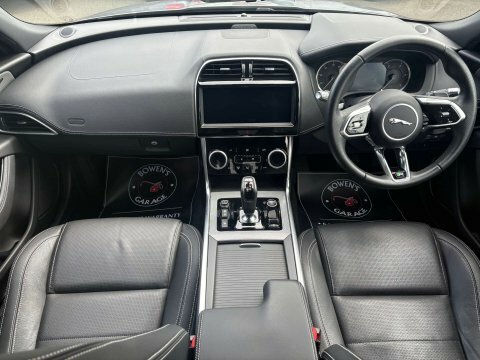 Jaguar XE R-sport Black #12