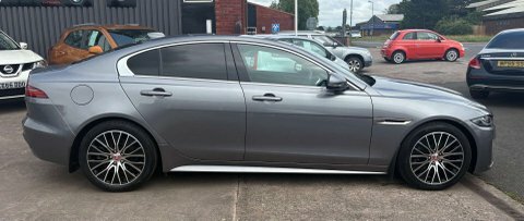 Jaguar XE R-sport Black #10