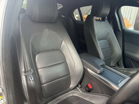 Jaguar XE R-sport Black #31