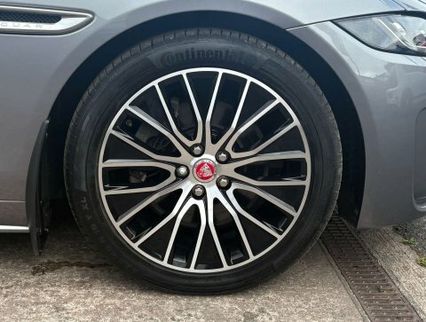 Jaguar XE R-sport Black #65
