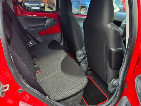 Toyota Aygo 1.0 Aygo Go Red #6