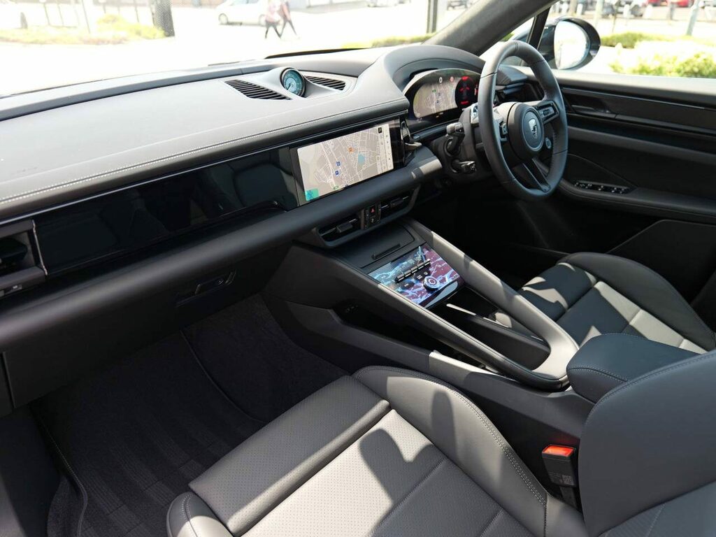 Porsche Macan Electric Black #5