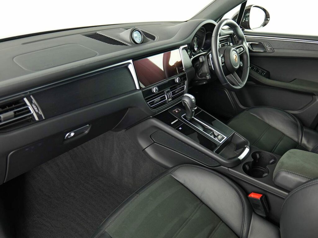 Porsche Macan Petrol PE24MLU Red #5