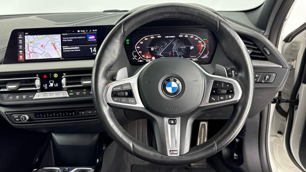 BMW 1 Series Sports PO73XFV White #5