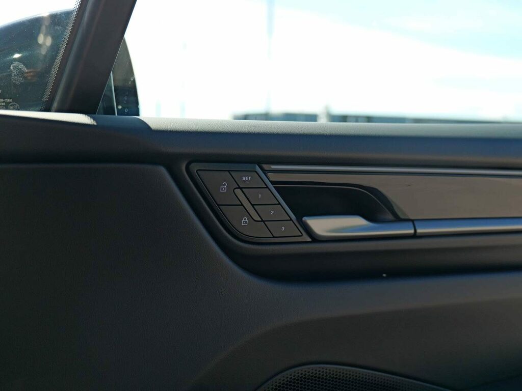 Porsche Macan 265Kw 100Kwh Grey #36