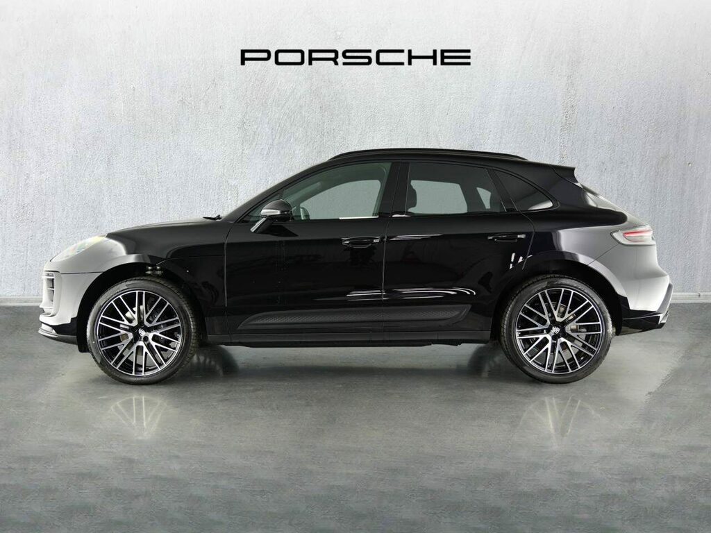 Porsche Macan Petrol Black #2