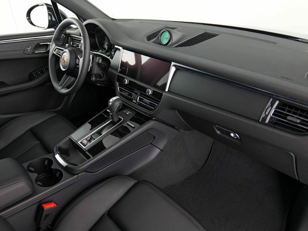 Porsche Macan Petrol Black #5