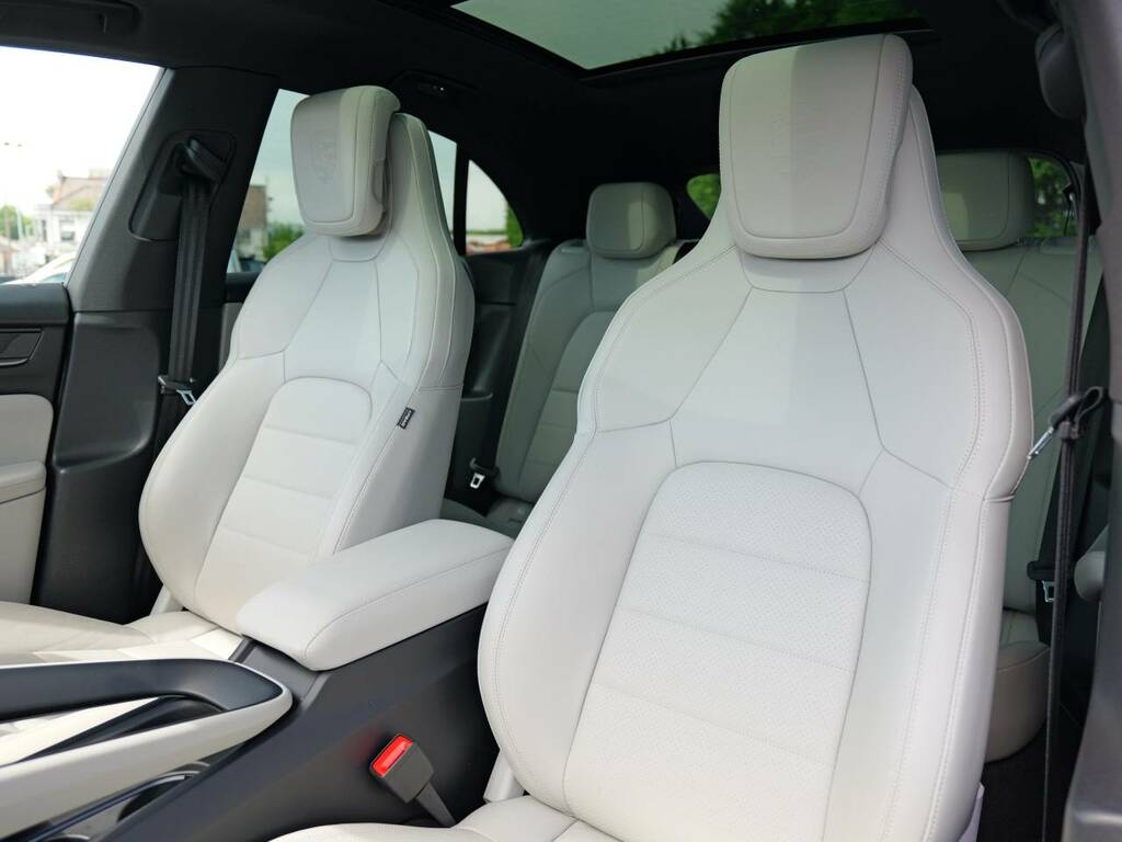 Porsche Macan Electric Black #5