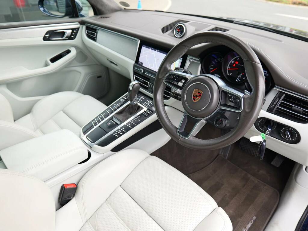 Porsche Macan Turbo My20  Blue #4