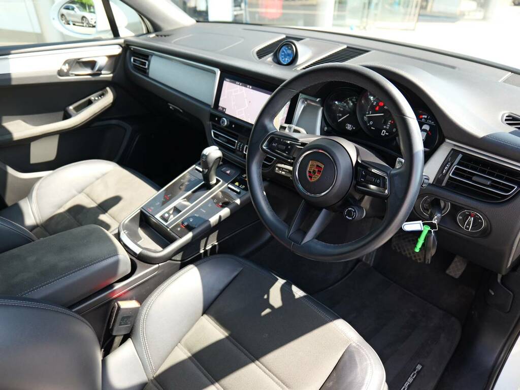 Porsche Macan Gts My23 White #4