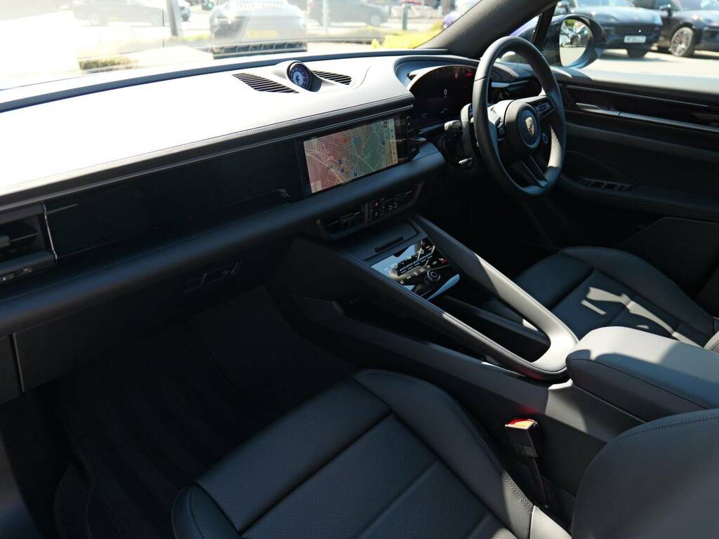 Porsche Macan Electric Black #5