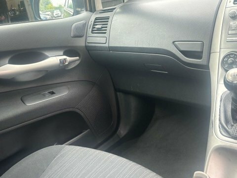 Toyota Auris Tr Silver #35
