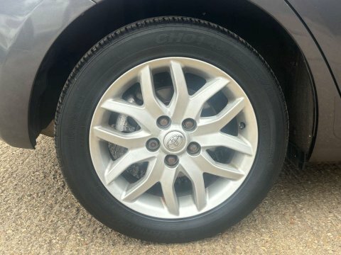Toyota Auris Tr Silver #26