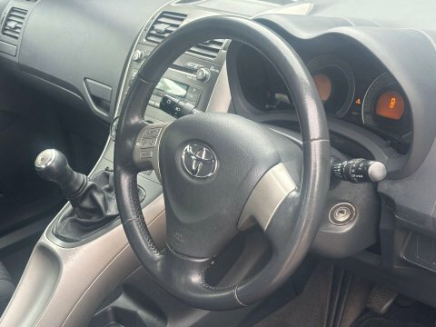 Toyota Auris Tr Silver #12