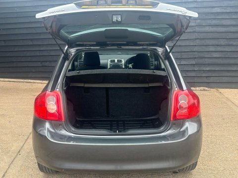 Toyota Auris Tr Silver #24