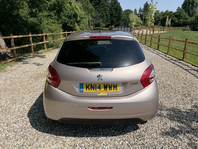 Peugeot 208 Hdi Allure Hatchback Pink #5