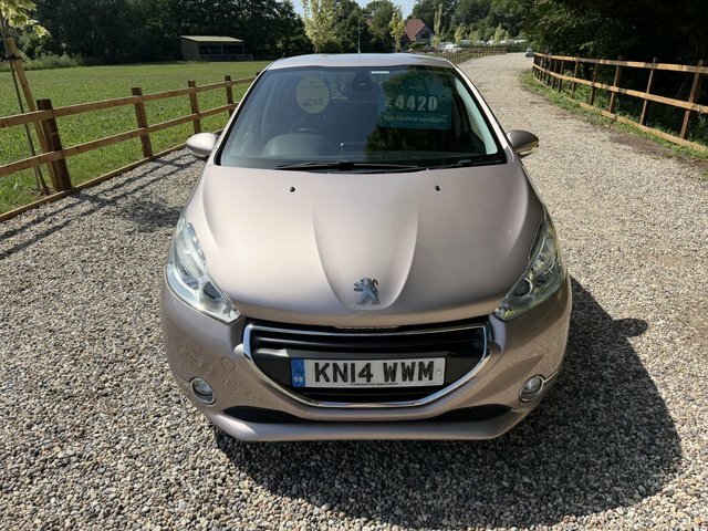 Peugeot 208 Hdi Allure Hatchback Pink #2