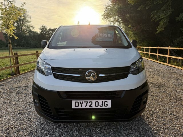 Vauxhall Vivaro Turbo D 2900 Dynamic White #2