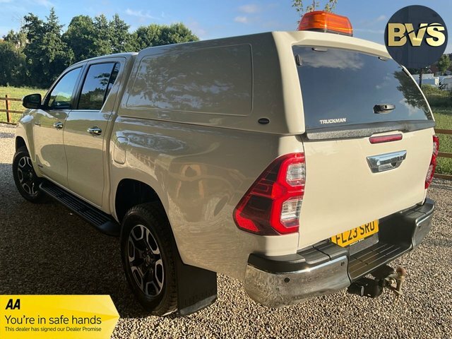 Toyota HILUX D-4d Invincible Pickup Double White #4