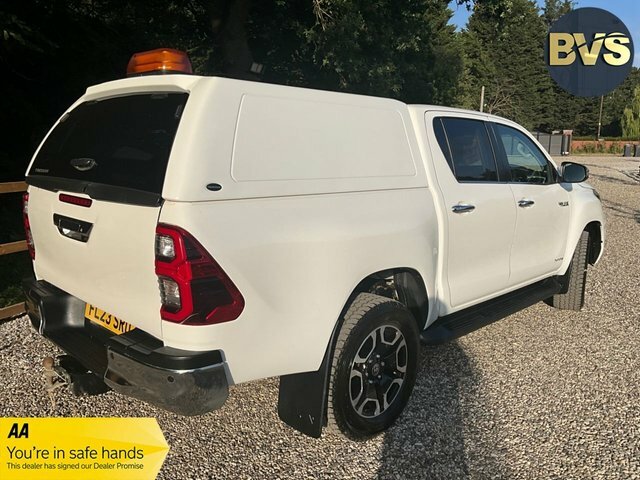 Toyota HILUX D-4d Invincible Pickup Double White #2
