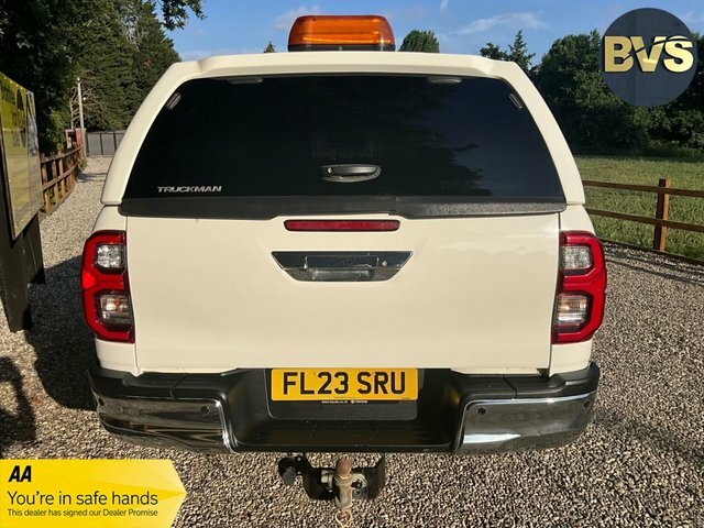 Toyota HILUX D-4d Invincible Pickup Double White #5