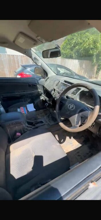 Toyota HILUX D-4d Active Pickup FN14COA Black #4