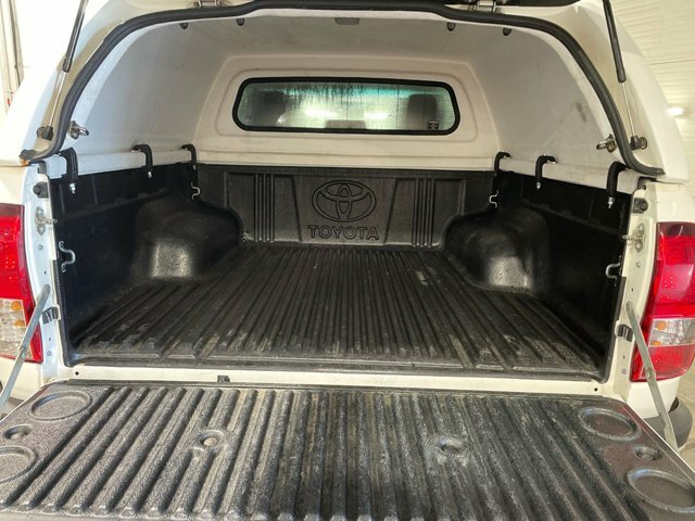 Toyota HILUX Invincible X Dcab Pick Up 2.8 D-4d Red #5