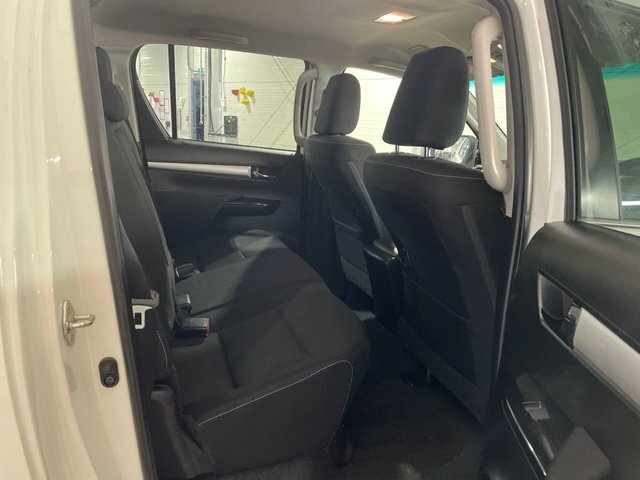Toyota HILUX Invincible X Dcab Pick Up 2.8 D-4d Red #8