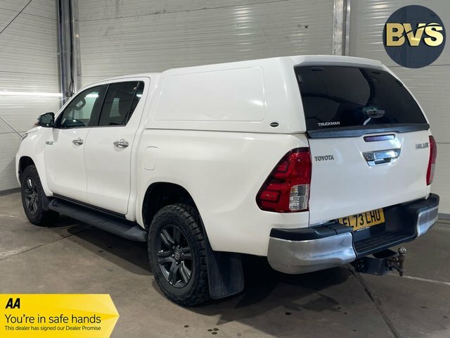 Toyota HILUX Invincible X Dcab Pick Up 2.8 D-4d Red #3