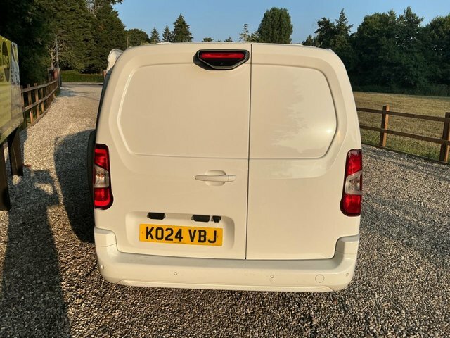 Peugeot Partner Professional Premium White #9