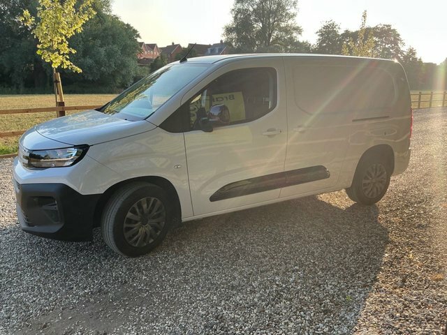 Peugeot Partner Professional Premium White #11
