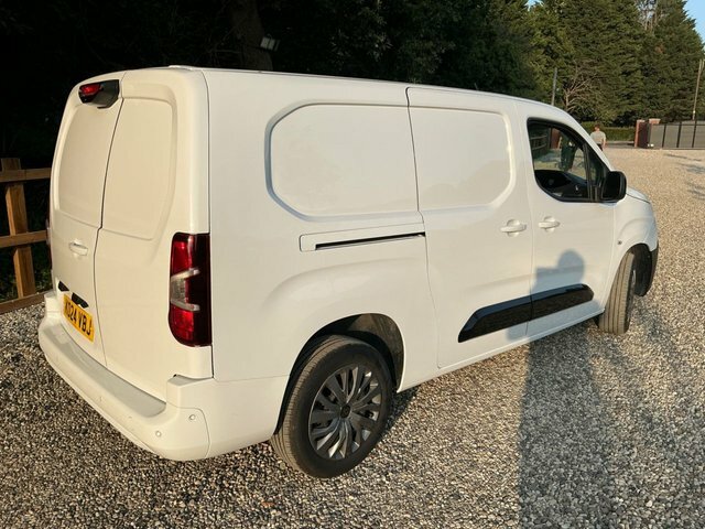 Peugeot Partner Professional Premium White #7