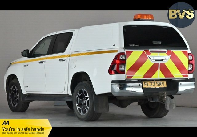 Toyota HILUX D-4d Invincible Pickup Double White #3