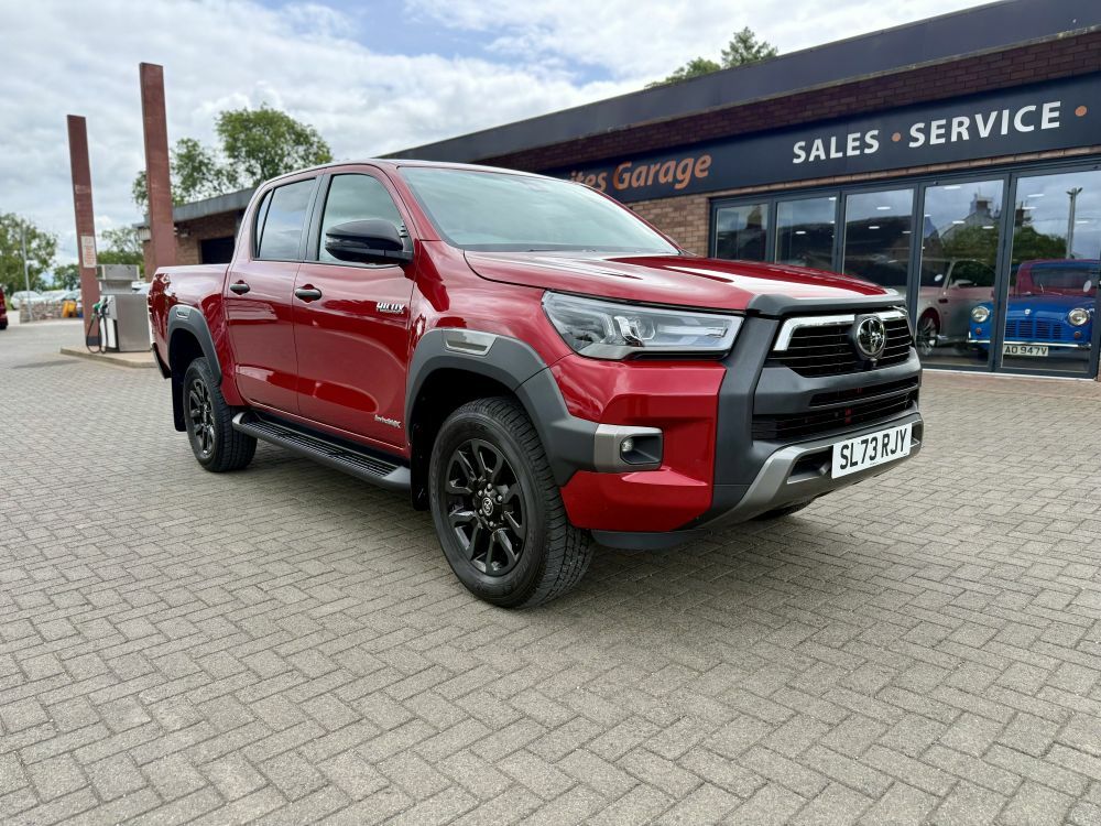 Toyota HILUX 2.8 D-4d Invincible X 4Wd Red #2