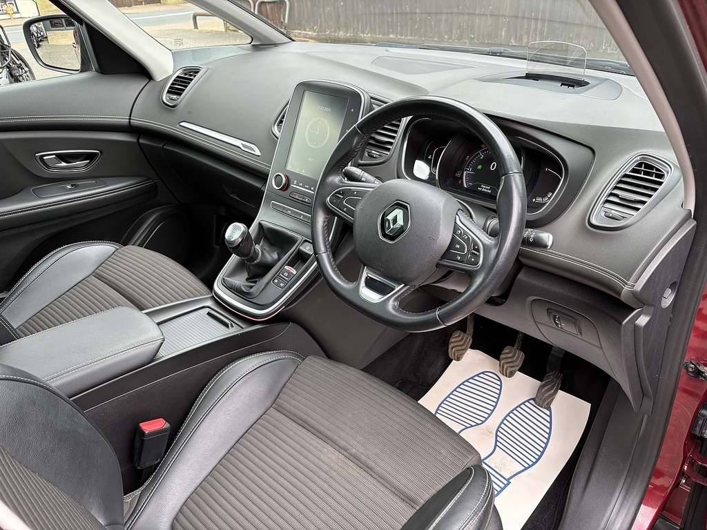 Renault Scenic Signature White #10