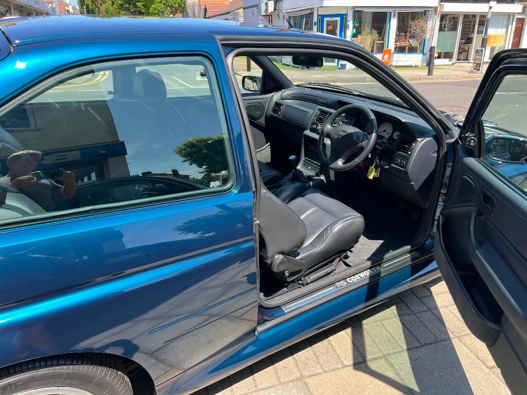 Ford Escort 2.0 Luxury Hatchback Blue #3