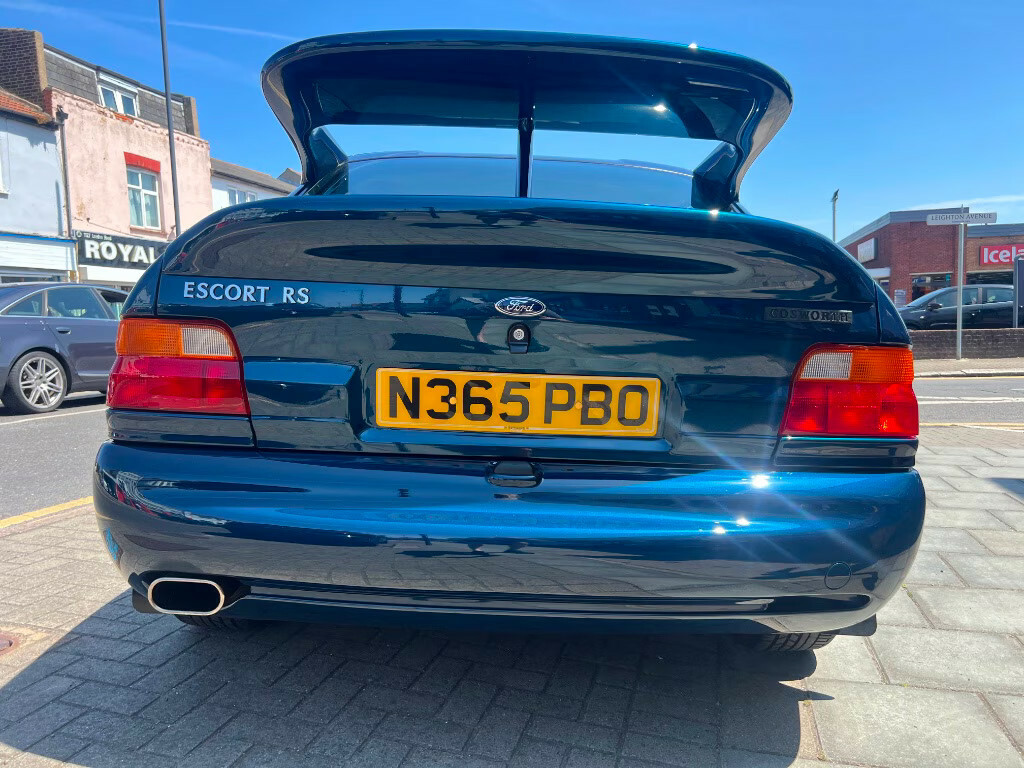 Ford Escort 2.0 Luxury Hatchback Blue #2