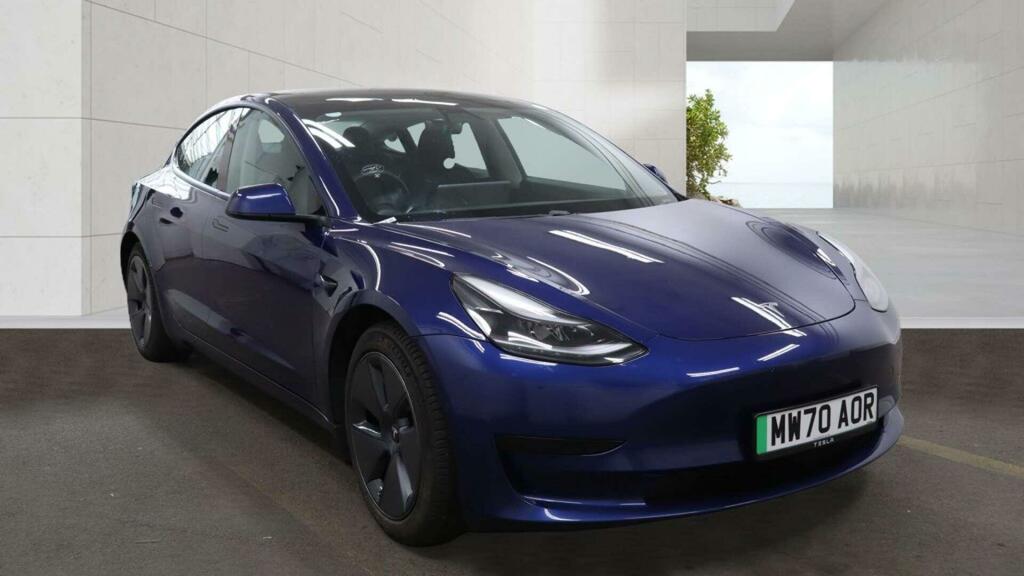 Tesla Model 3 Standard Range Plus Blue