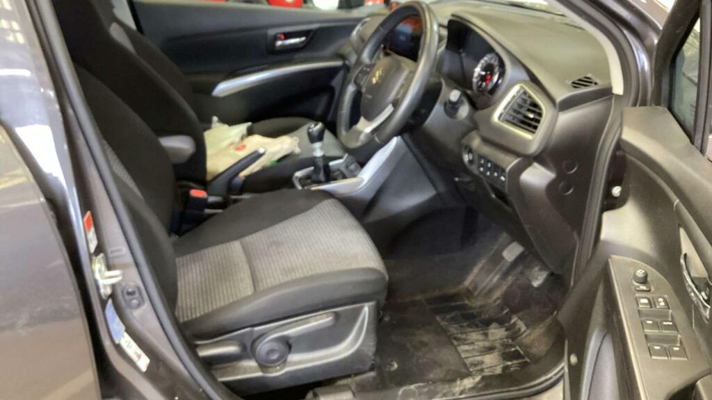 Suzuki S Cross Ultra White #9