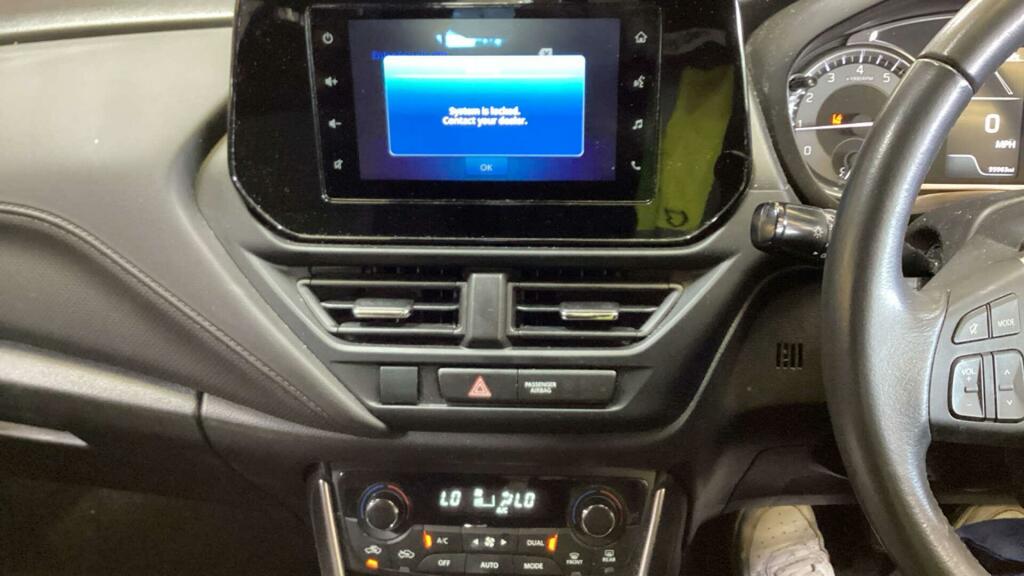 Suzuki S Cross Ultra White #8