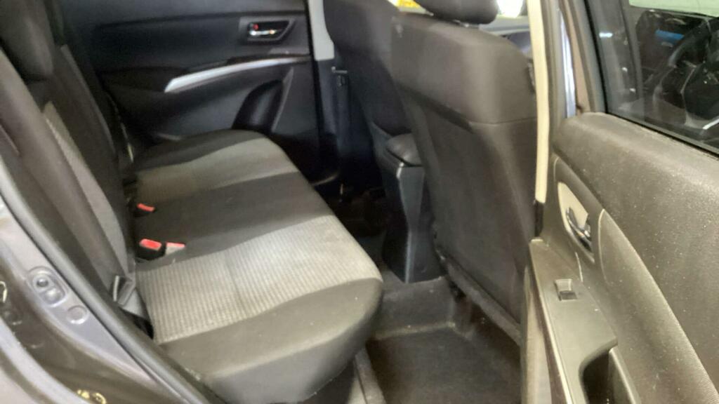 Suzuki S Cross Ultra White #10