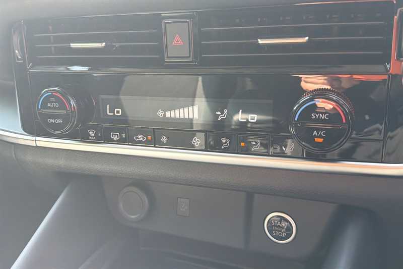 Nissan Qashqai 1.3 Dig-t Mh 158 N-connecta Xtronic Silver