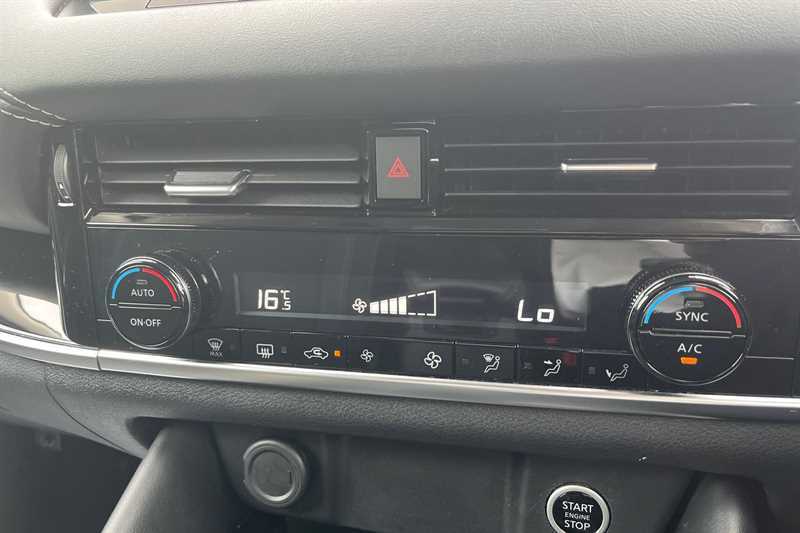 Nissan Qashqai 1.3 Dig-t Mh 158 N-connecta Xtronic DN24NWS Red #2