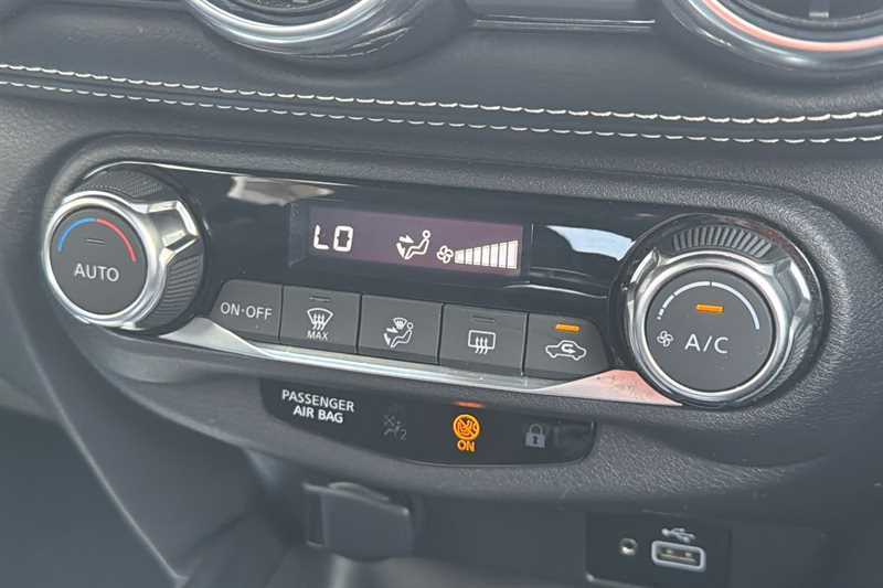 Nissan Juke 1.0 Dig-t 114 N-connecta Red