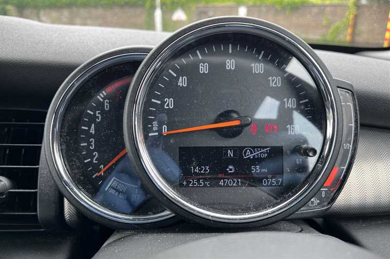 Mini Hatch 1.5 Cooper Exclusive II KE70YFJ Black #2