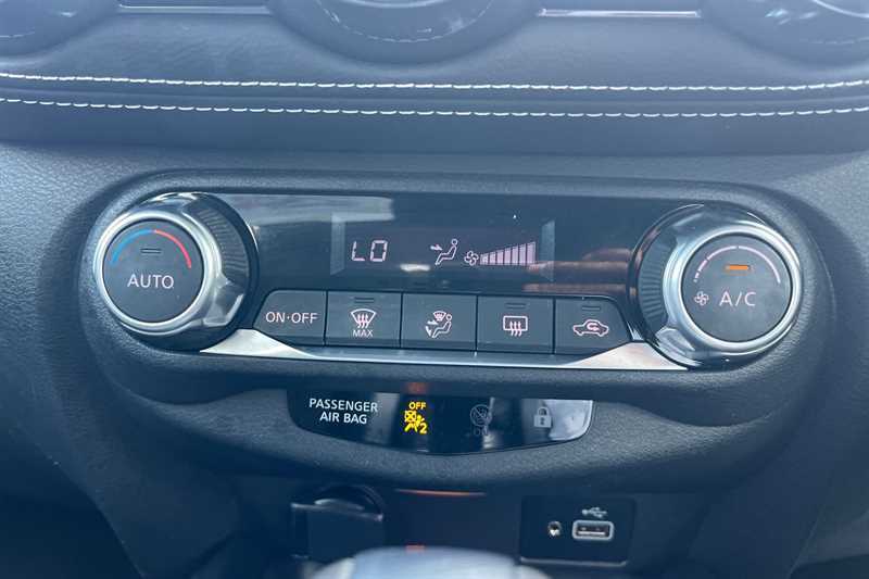Nissan Juke 1.6 Hybrid N-connecta Black