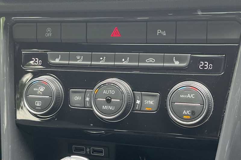 Volkswagen T-Roc 2.0 Tsi 4Motion R-line Dsg Black #4