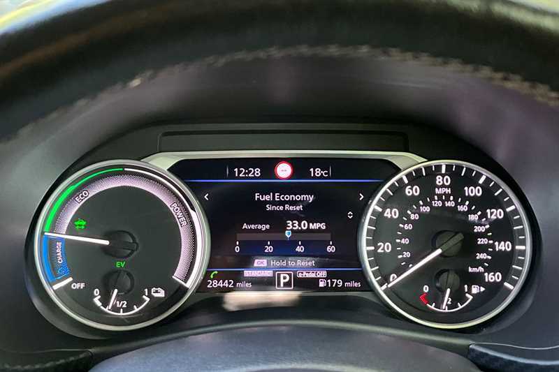 Nissan Juke 1.6 Hybrid Tekna BP72JYZ Black #3